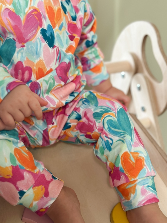 Bluza dziecięca z kapturem w serduszka – miękka bawełna Oeko-Tex