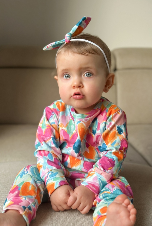 Bluza dziecięca bez uszek – klasyczne wykończenie Heart Bloom